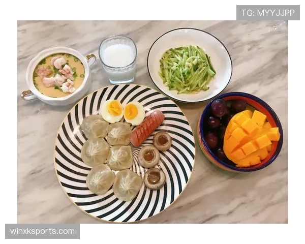 瑞安·洛赫特又晒早餐，桌上那张账单能买我一年房租啊